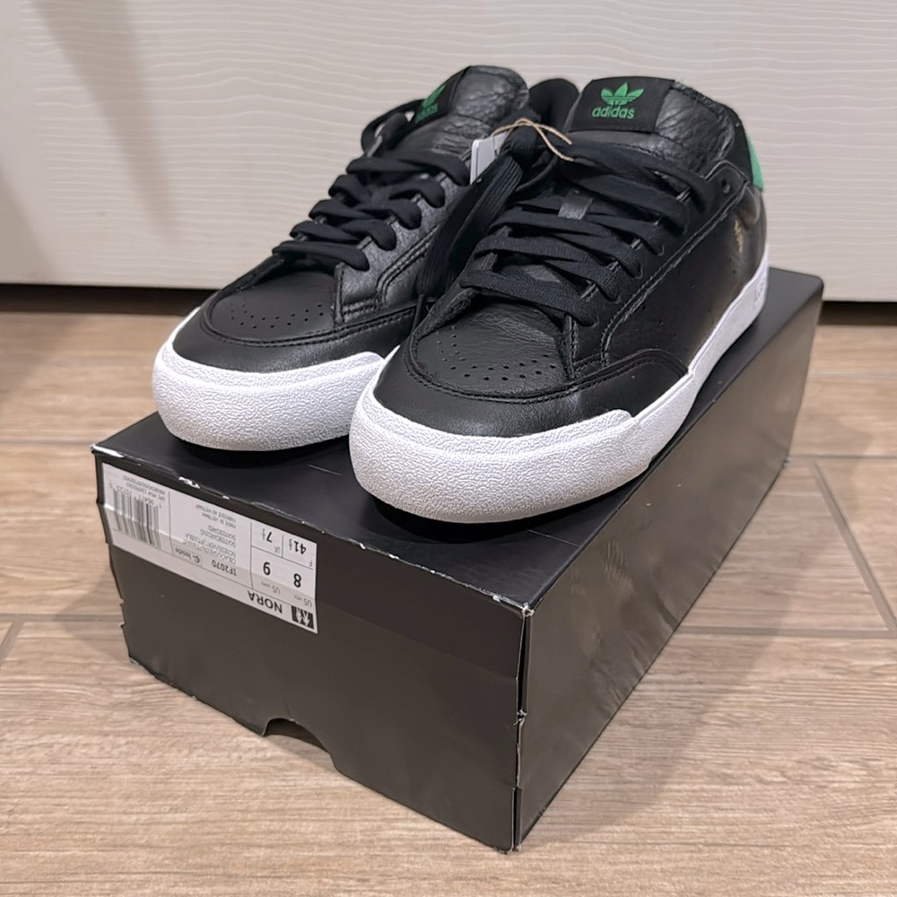 Adidas Originals Women NORA Shoes (Size: 9)